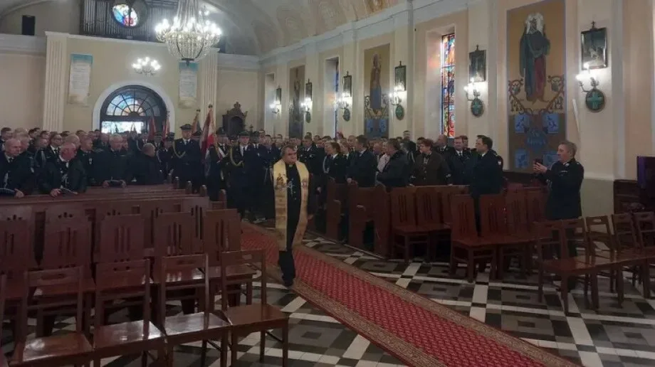 Uroczystość upamiętnienia zmarłych strażaków powiatu ostrowskiego