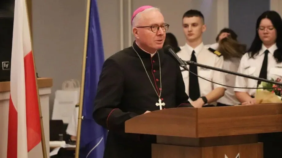 Uroczyste pasowanie pierwszoklasistów Technikum Lotniczego w Nagoszewie (zdjęcia)