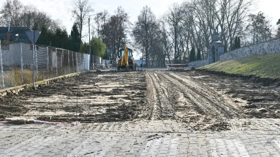 Nowa infrastruktura przy cmentarzu w Broku