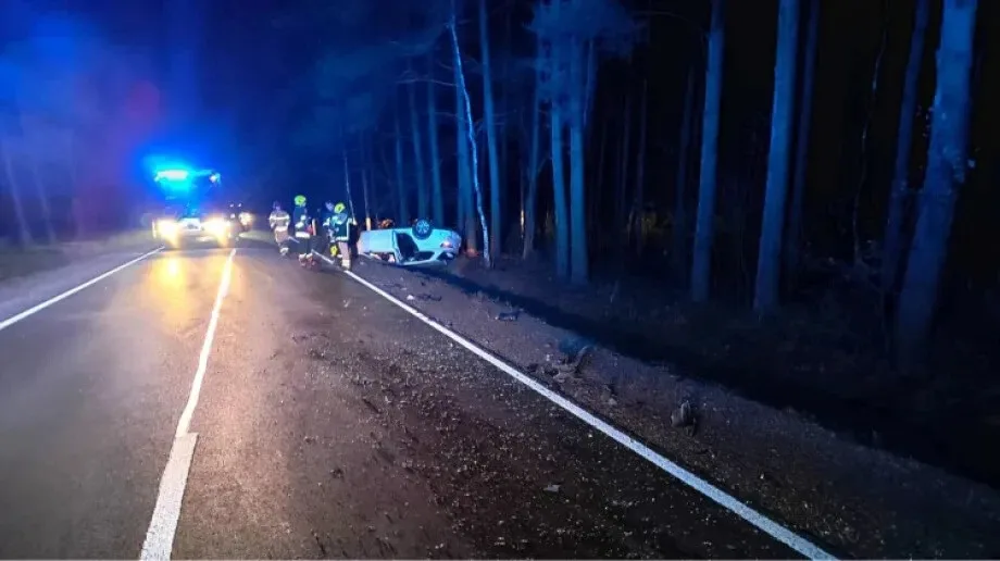 Czołowe zderzenie audi i seata! Jedna osoba trafiła do szpitala (zdjęcia)