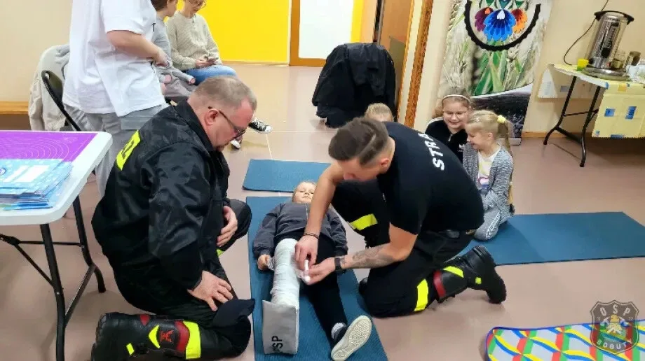 Edukacyjne spotkanie o pierwszej pomocy w Fundacji Tymiankowe Inspiracje Edukacyjne (zdjęcia)