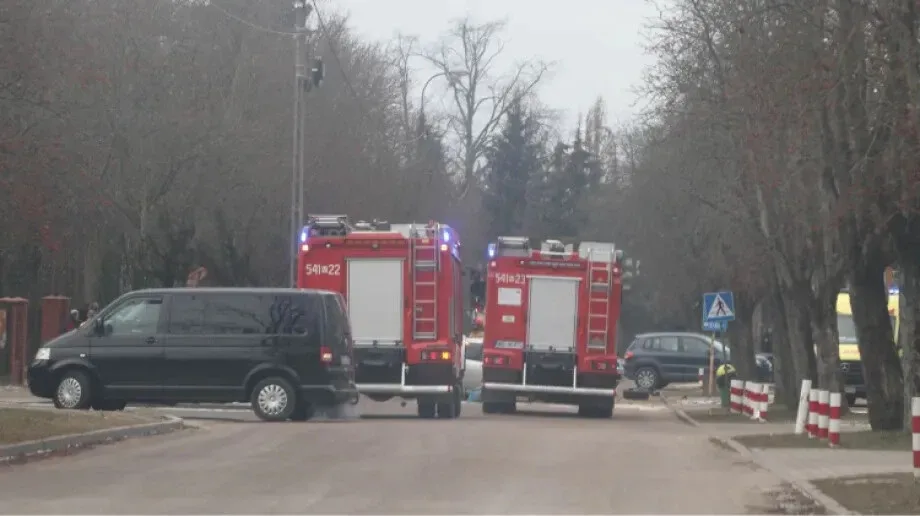 Samochód rozbity o drzewo przy "Rubinku" (zdjęcia, aktualizacja)