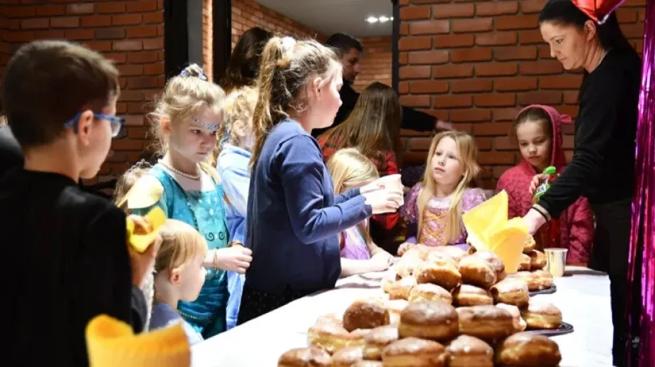 Bal karnawałowy pełen radości i tańca w Broku! (zdjęcia)