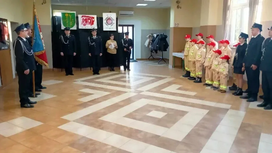 Uroczyste ślubowanie młodych strażaków (zdjęcia)