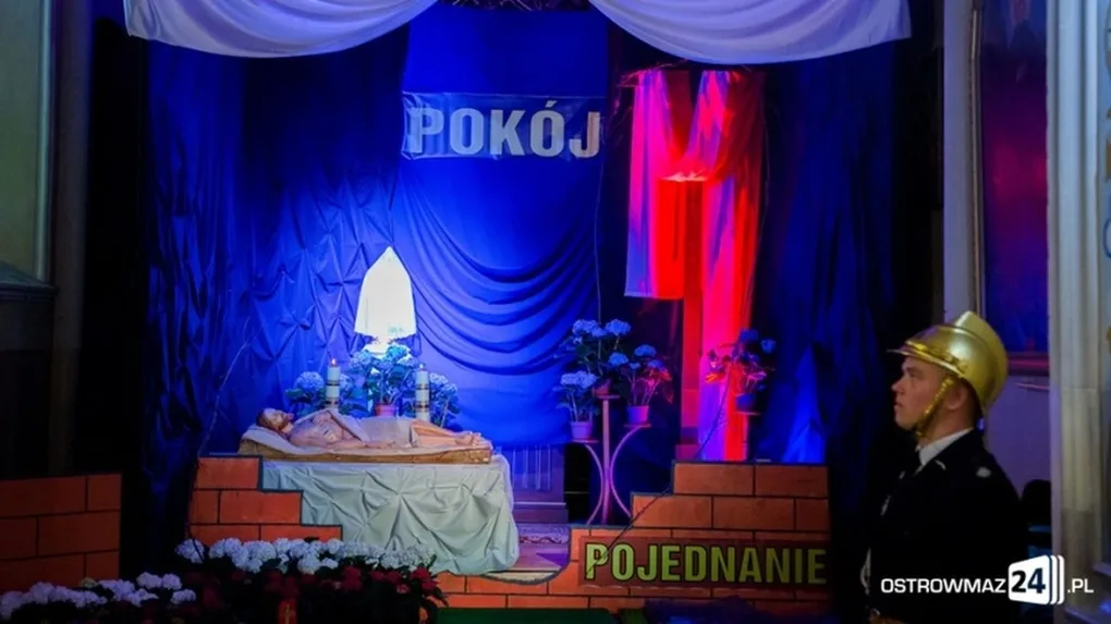 Groby Pańskie w ostrowskich parafiach (zdjęcia)
