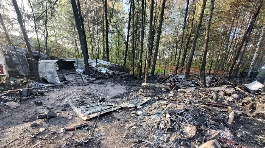 Pożar składowiska w Grądach.  Kłęby dymu widoczne z kilkunastu kilometrów (zdjęcia)