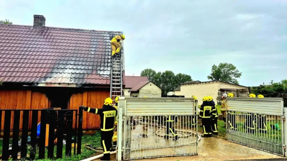 Pożar domu w miejscowości Zawisty-Króle (zdjęcia)