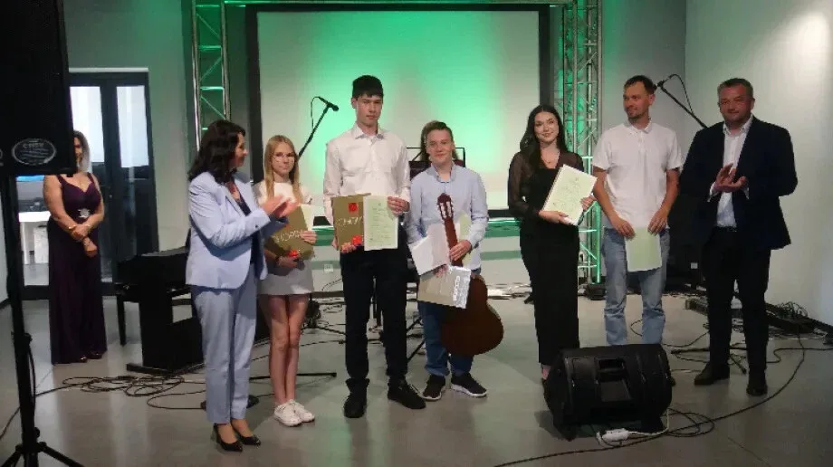 Uroczysty koncert absolwentów ostrowskiej Społecznej Szkoły Muzycznej (zdjęcia)