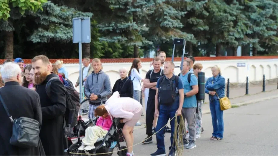 Wyruszyli z Ostrołęki, przejdą przez Ostrów. Pielgrzymi już w drodze na Jasną Górę (zdjęcia, wideo)