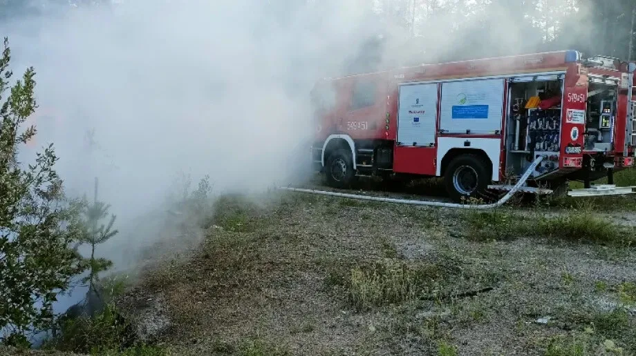 Pożar w Przyborowiu. Paliły się śmieci na terenie dawnej żwirowni (zdjęcia)
