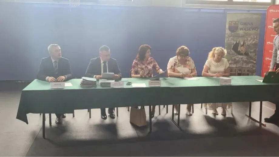Gmina Andrzejewo z dotacjami. Ponad 240 tys. zł na rozwój energetyki i sportu (zdjęcia)