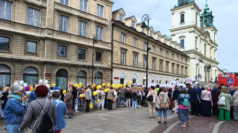 Tańce, śpiew i kolorowy marsz! Seniorzy z Ostrowi podbili stolicę (zdjęcia)