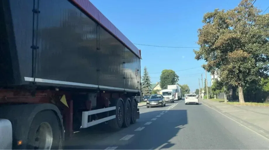 Pożar ciężarówki na trasie S8. Miasto sparaliżowane, korki jak nigdy! (zdjęcia)