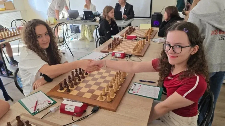 Uczniowie z Ostrowi i Wąsewa w eliminacjach do Mistrzostw Polski w szachach! (zdjęcia)