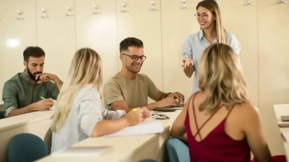 Studiowanie pedagogiki a perspektywy zawodowe. Co warto wiedzieć?