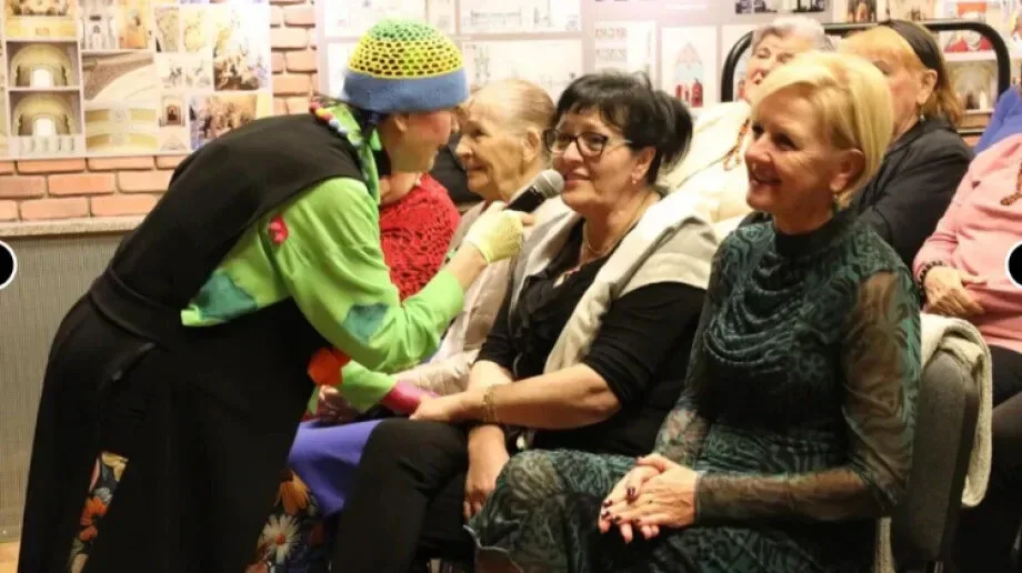 Danuta Stankiewicz rozgrzała serca seniorów. Wzruszająca uroczystość w Broku (zdjęcia)