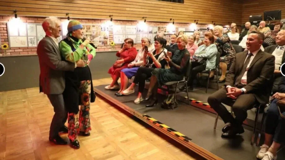 Danuta Stankiewicz rozgrzała serca seniorów. Wzruszająca uroczystość w Broku (zdjęcia)