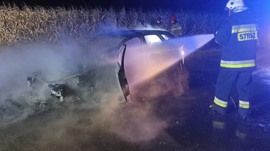 Pożar samochodu osobowego na terenie gminy Wąsewo (zdjęcia)