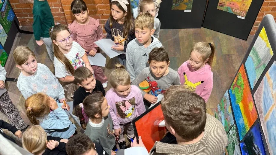 Mali odkrywcy sztuki w Jatkach (zdjęcia)