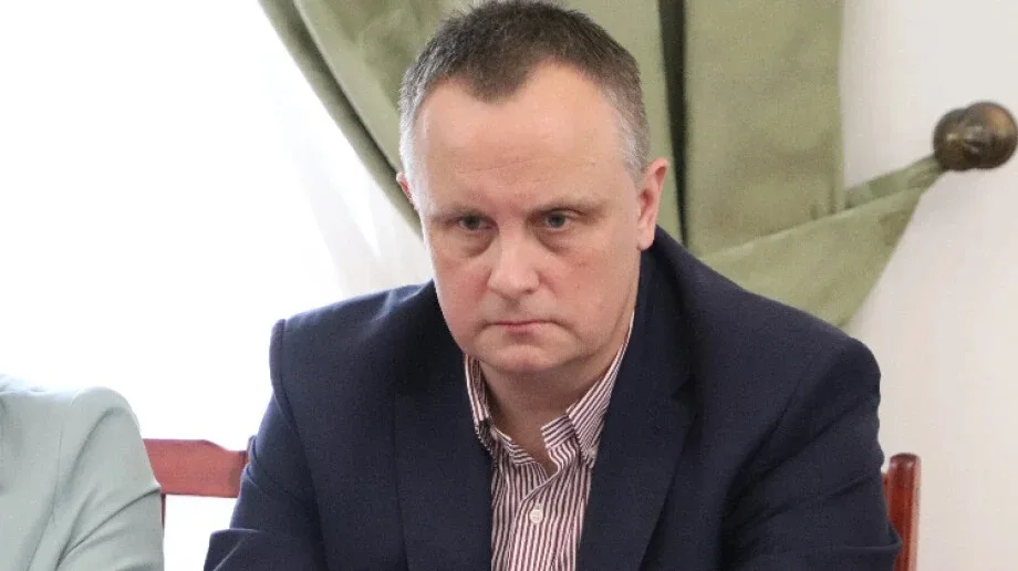 Radny Pałys grzmi: "Czy strategią miasta będzie wyprzedaż wszystkiego, co się da?", a burmistrz ogłasza przetargi na sprzedaż dwóch zabytkowych budynków