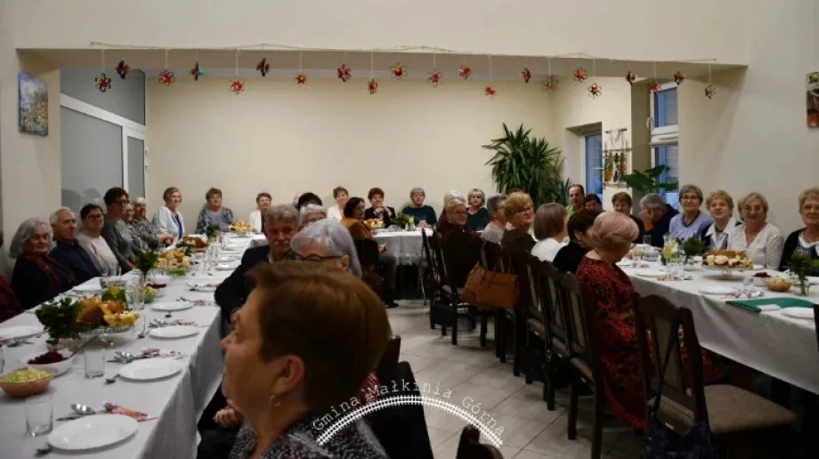 Seniorzy świętowali z klasą. Były życzenia, muzyka i upominki (zdjęcia)