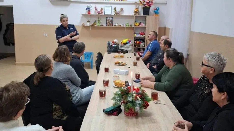 Bezpieczeństwo na pierwszym miejscu. Wizyta policjantki w Kole Gospodyń Wiejskich Brokowianki