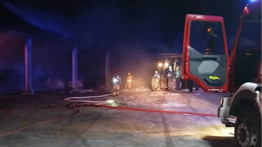 Garaż stanął w ogniu. Strażacy z kilku miejscowości walczyli z żywiołem