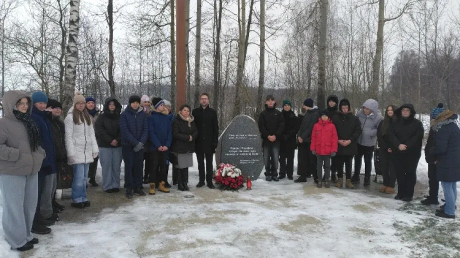 Uroczystości w Bogutach-Piankach. Złożono kwiaty i zapalono znicze (zdjęcia)