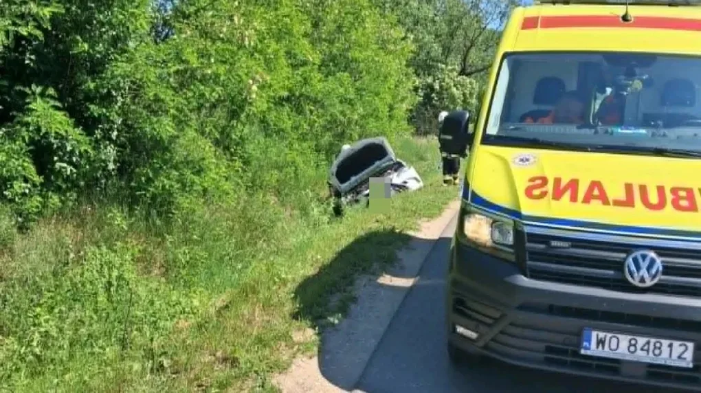 Trzy auta zderzyły się w Nienałtach-Brewkach. Jedna osoba trafiła do szpitala (zdjęcia)