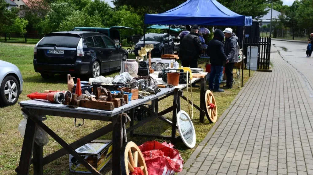 II Nadbużański Targ Staroci w Broku. Deszcz nie zatrzymał pasjonatów i kolekcjonerów (zdjęcia)