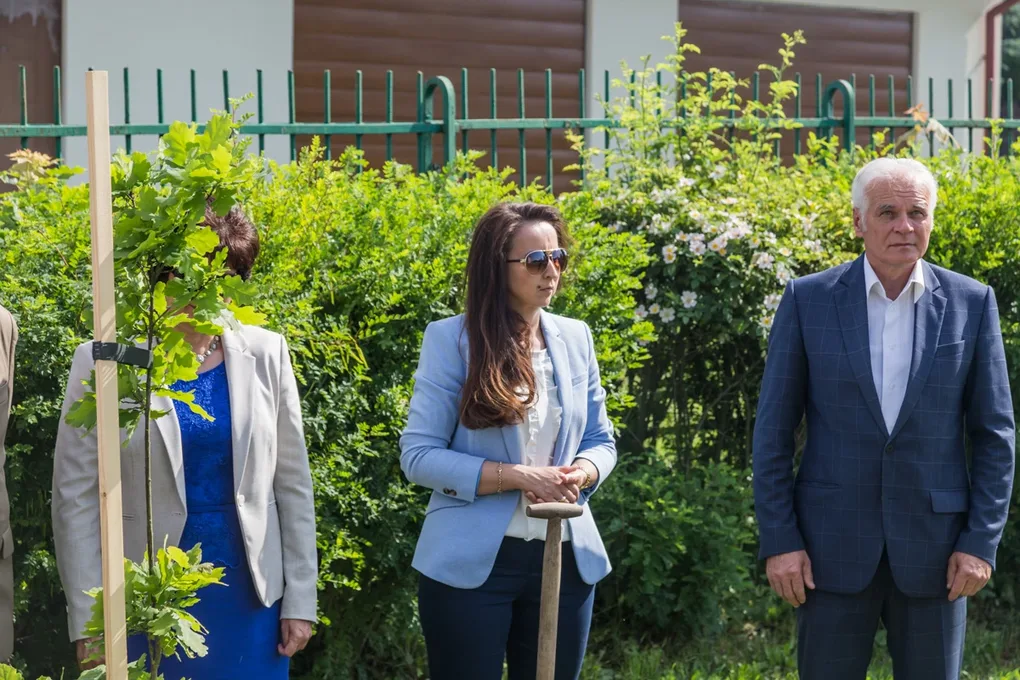Aleja Dębów powstała na terenie "Ekonomika" (zdjęcia)