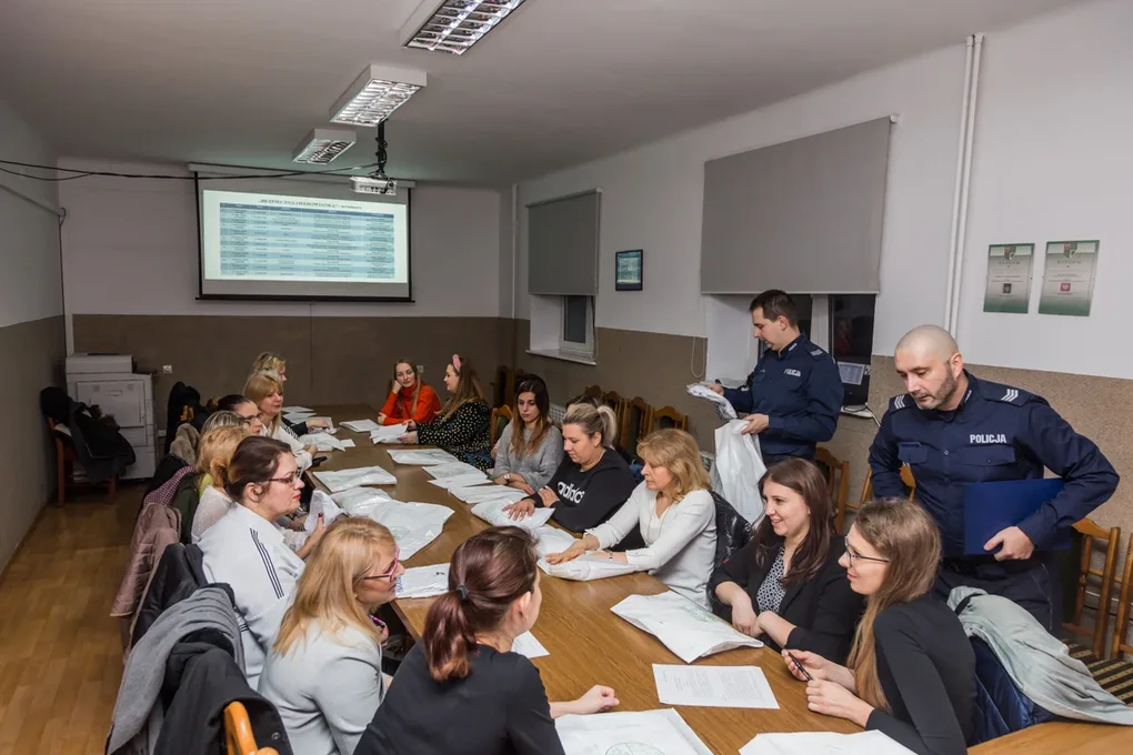 "Bezpieczna Ostrowianka". Kurs samoobrony rozpoczęty (zdjęcia)