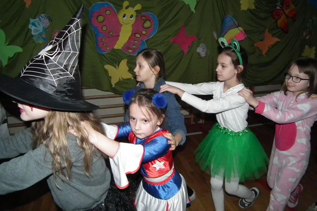 Bal karnawałowy w ostrowskiej "dwójce" (zdjęcia)