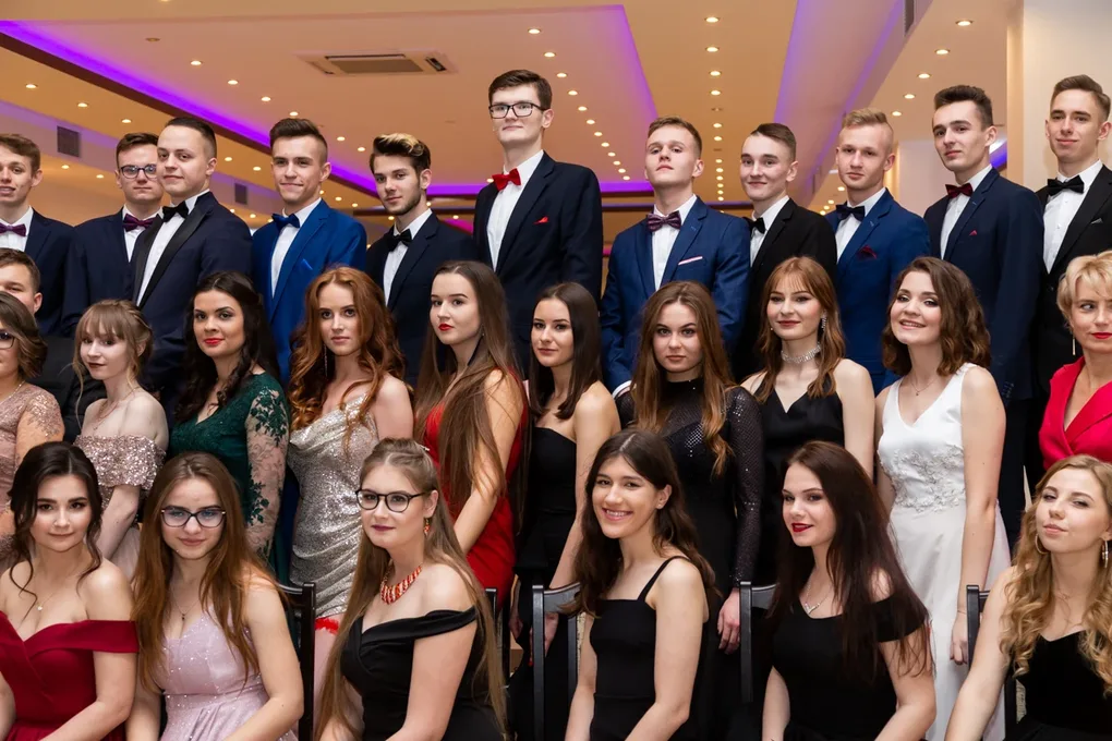 Studniówka uczniów ostrowskiego Kopernika (zdjęcia, wideo)