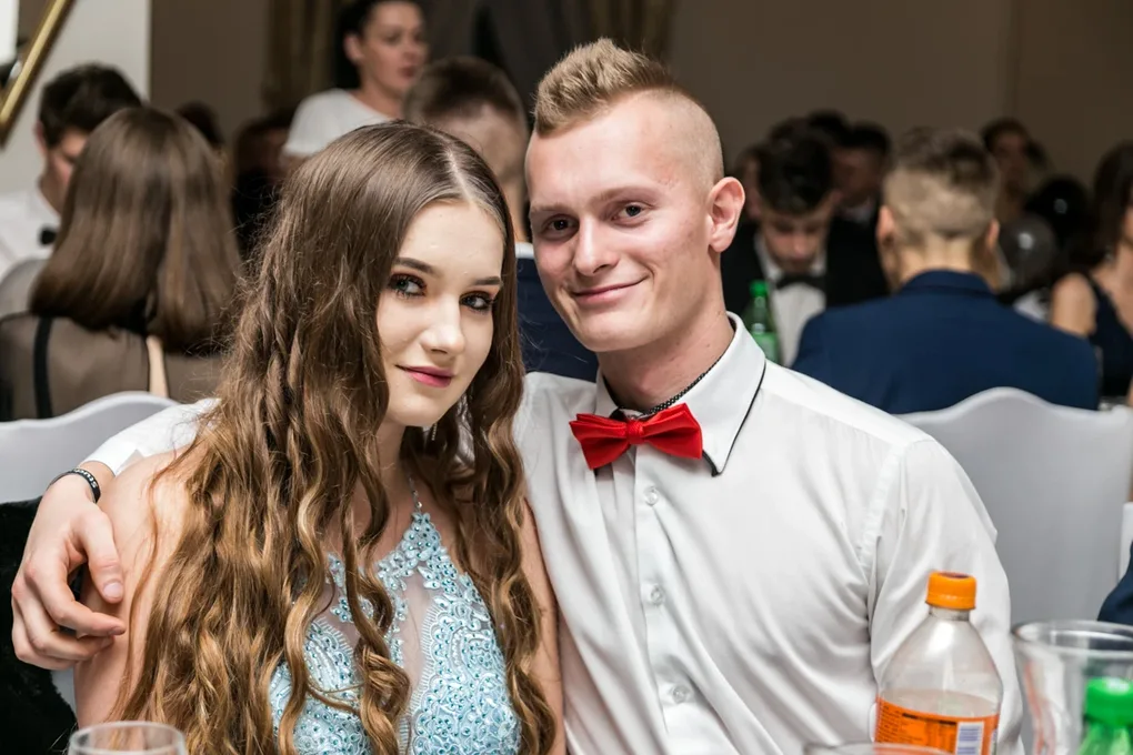 Studniówka maturzystów ostrowskiego Rubinka (zdjęcia, wideo)
