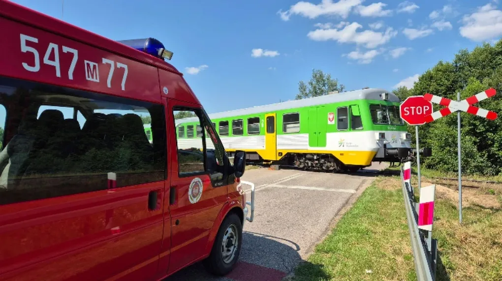 Zderzenie pociągu osobowego z samochodem ciężarowym w Małkini Górnej