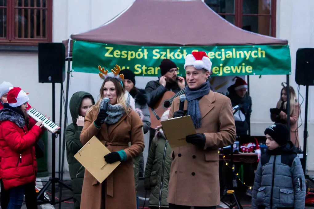 "Ulica świąteczna" przed miejskim ratuszem (zdjęcia)