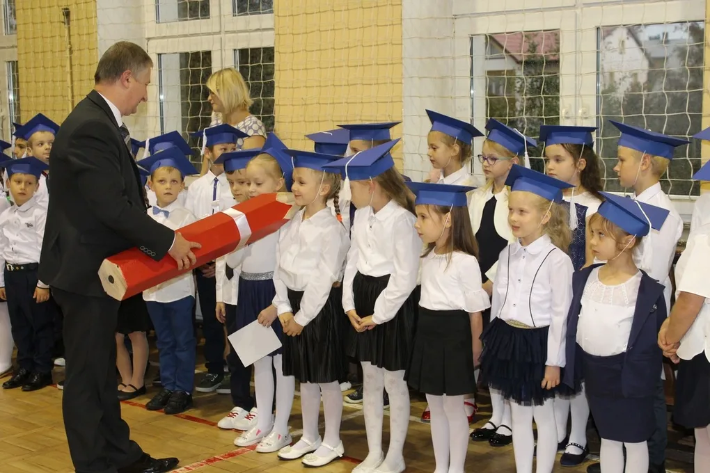 Ślubowanie pierwszoklasistów w "jedynce" (zdjęcia)