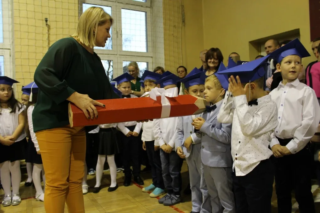 Ślubowanie pierwszoklasistów w "jedynce" (zdjęcia)