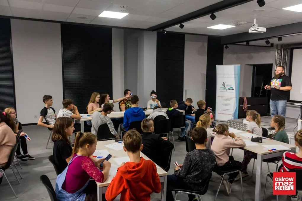 Noc eksperymentów z biblioteką za nami (zdjęcia)