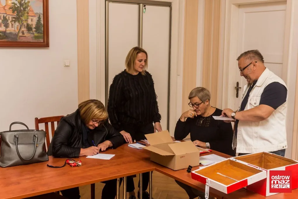 Znamy składy obwodowych komisji wyborczych w powiecie ostrowskim (zdjęcia)