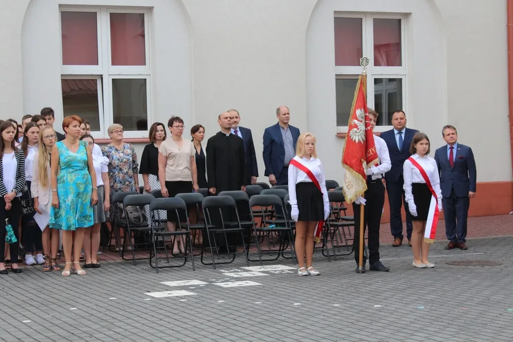 Początek roku szkolnego w "jedynce" (zdjęcia)