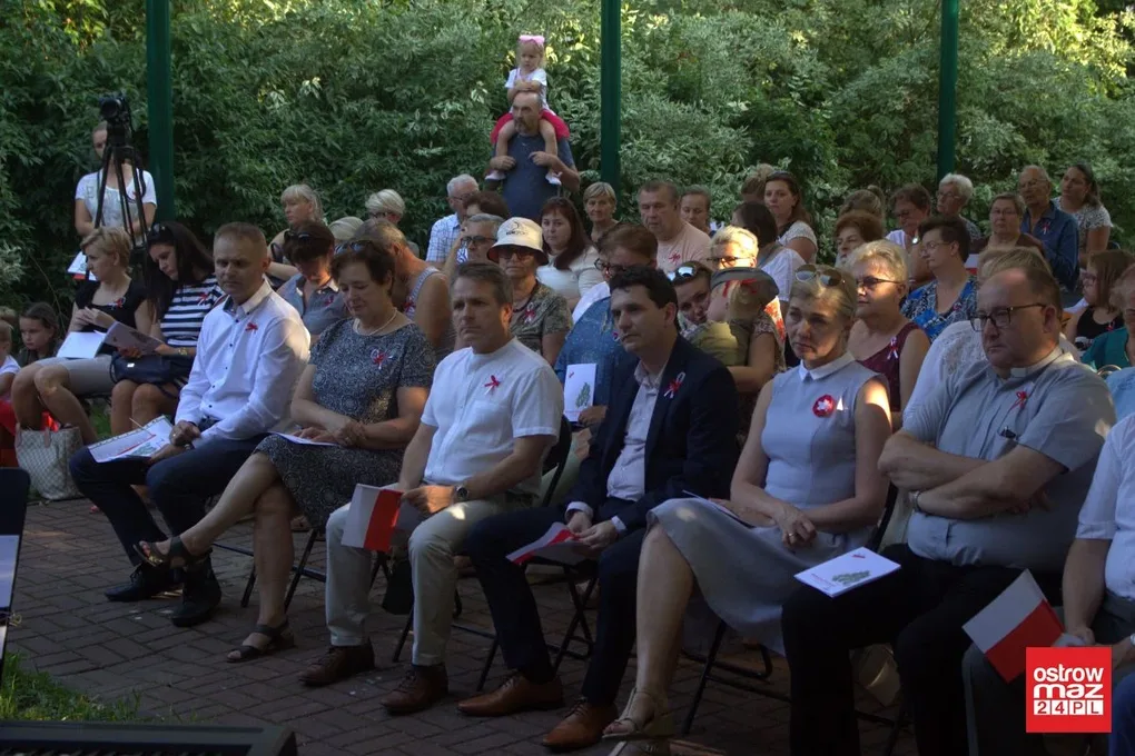Ostrowianie śpiewali piosenki żołnierskie (zdjęcia, wideo)