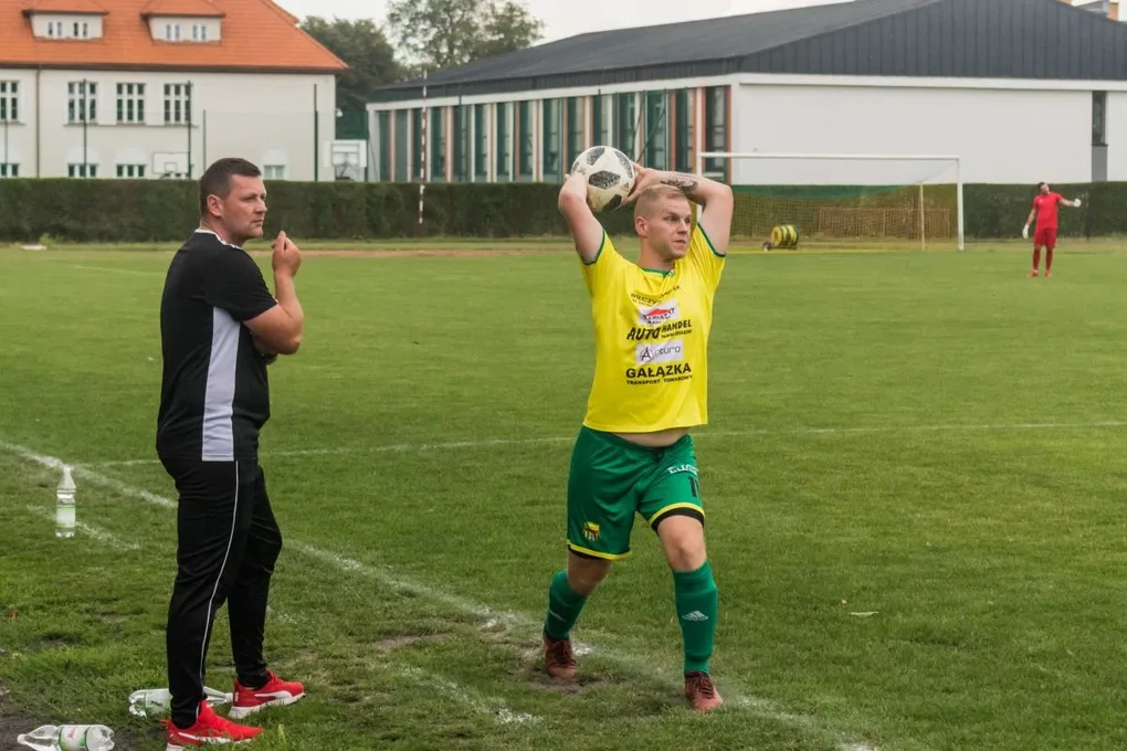Ostrovia uległa KS CK Troszyn (zdjęcia, wideo)