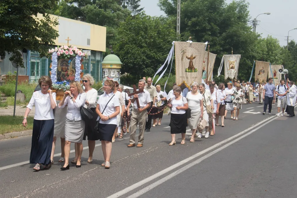 Procesje Bożego Ciała przeszły ulicami miasta (zdjęcia, wideo)