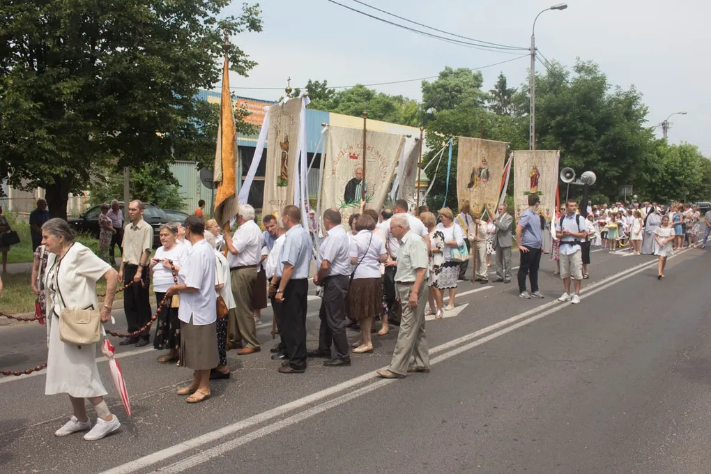 Procesje Bożego Ciała przeszły ulicami miasta (zdjęcia, wideo)