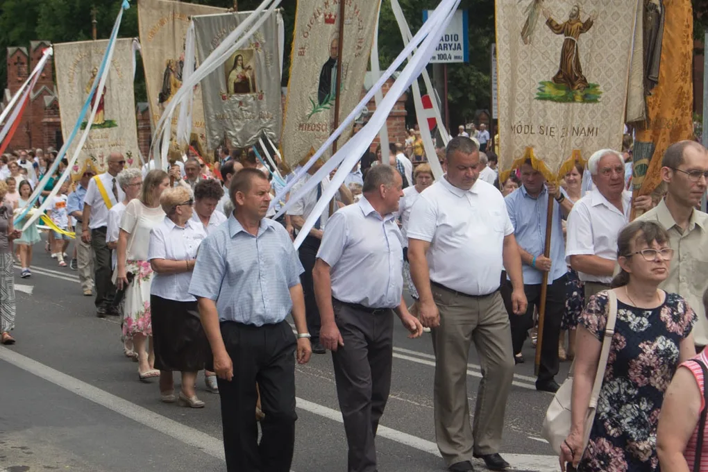 Procesje Bożego Ciała przeszły ulicami miasta (zdjęcia, wideo)