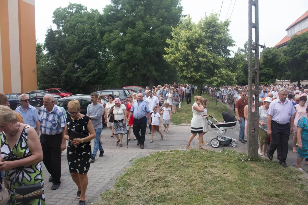Procesje Bożego Ciała przeszły ulicami miasta (zdjęcia, wideo)