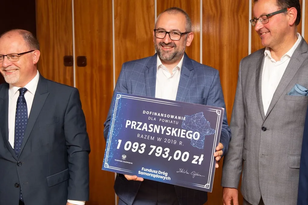 Miliony na drogi w powiecie ostrowskim (zdjęcia)
