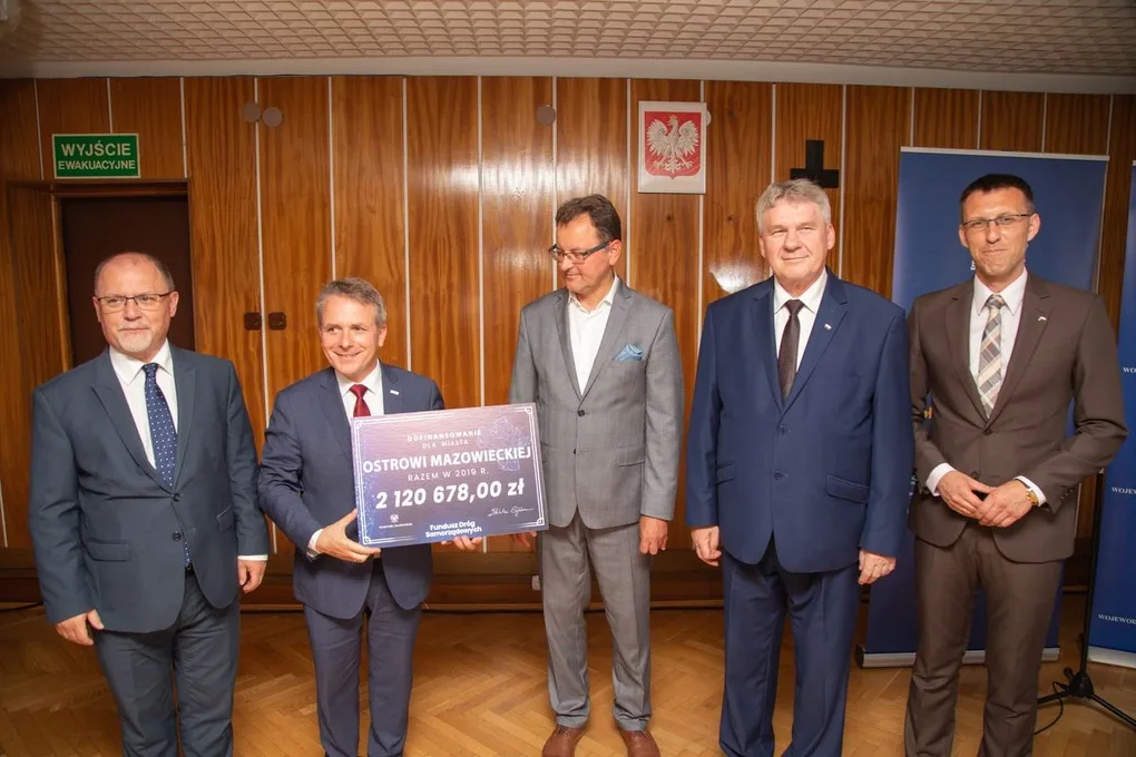 Miliony na drogi w powiecie ostrowskim (zdjęcia)